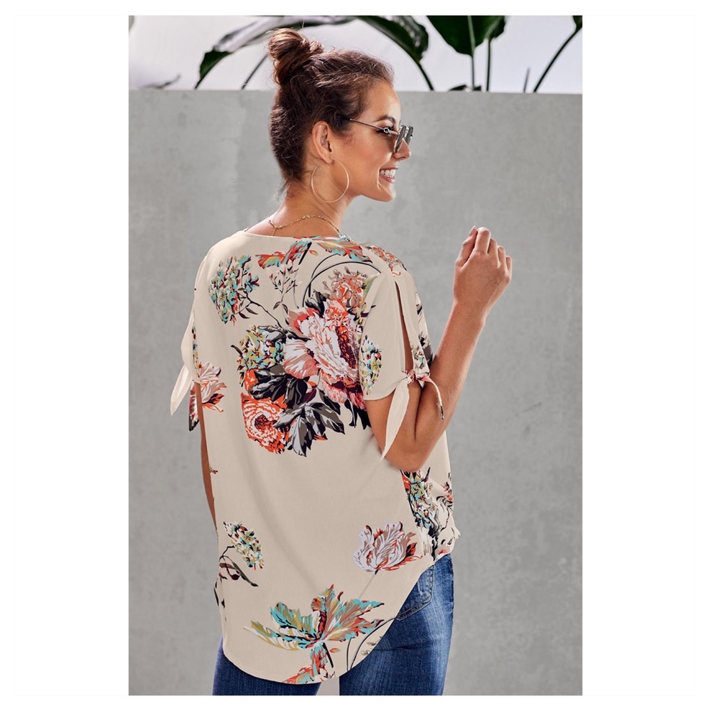 🆕 floral wrap top - Picture 4 of 4